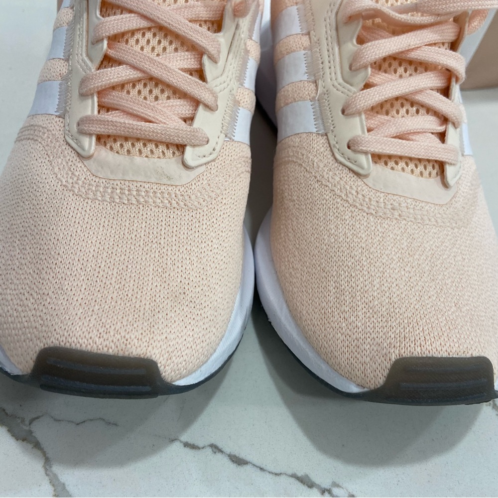 Adidas Sneaker size 7.5 - Picture 4 of 8